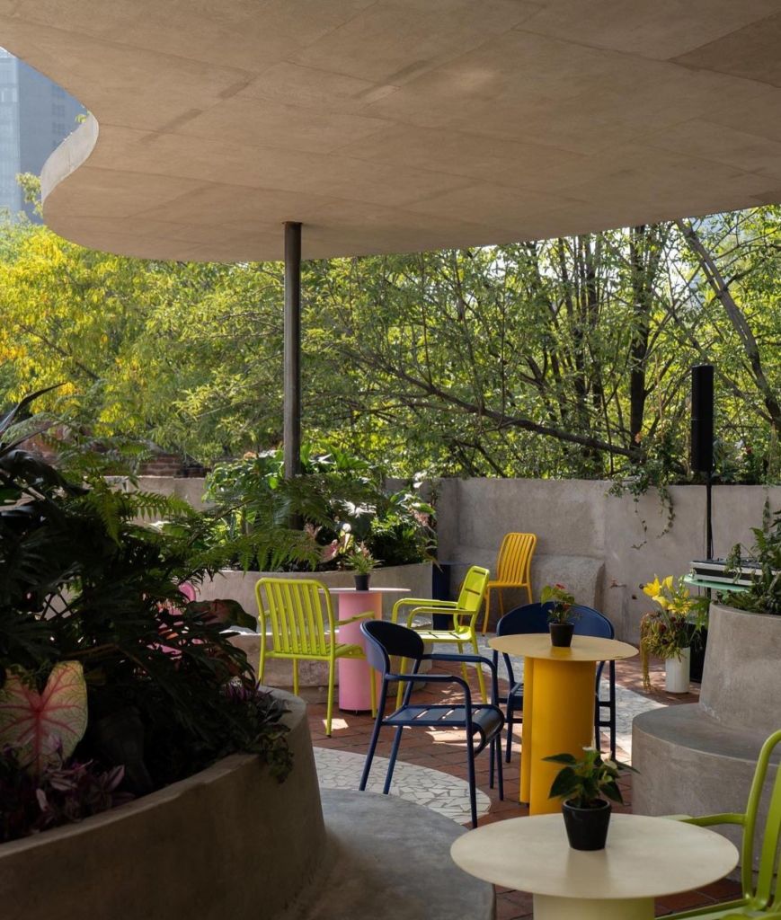 Revuelta: el nuevo wine bar LGBTQ+ en un rooftop oculto de la CDMX