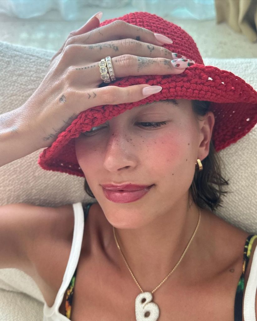 Strawberry makeup: la nueva tendencia de maquillaje de Hailey Bieber es más viral que nunca