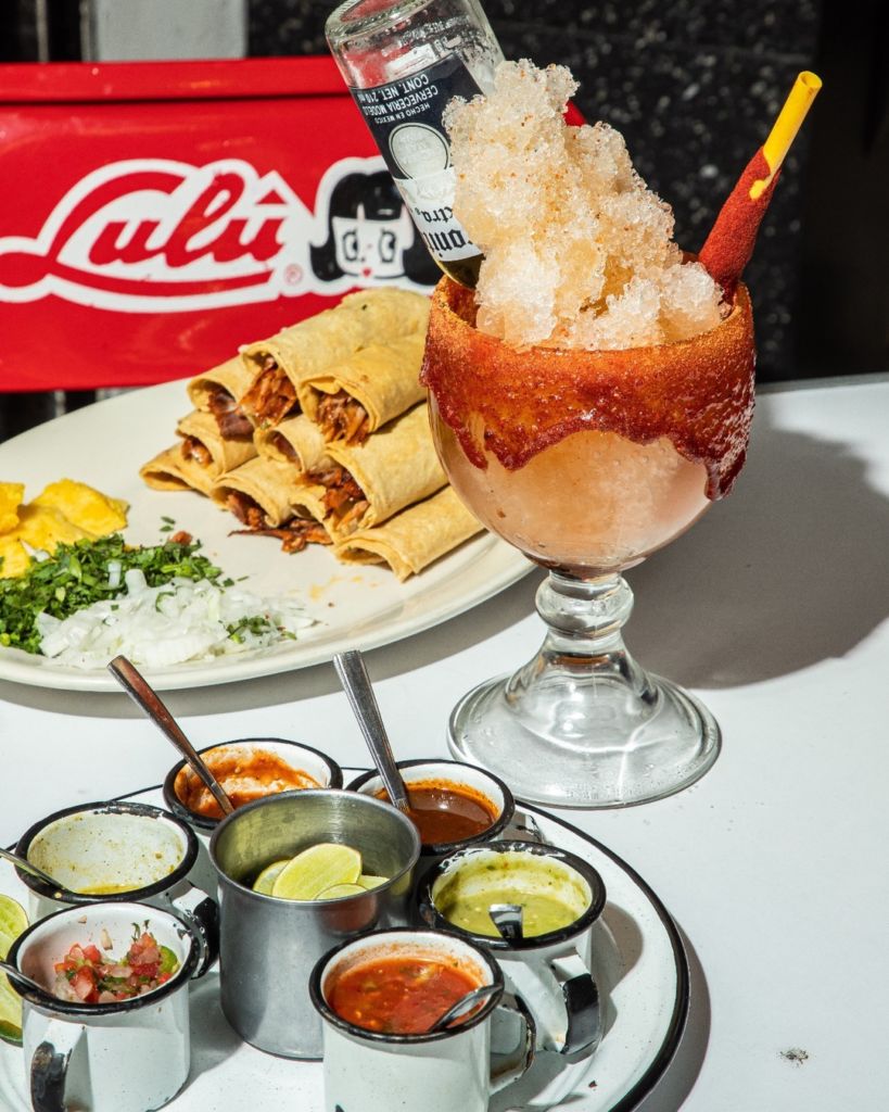 margachela y tacos en taquería en la escandón