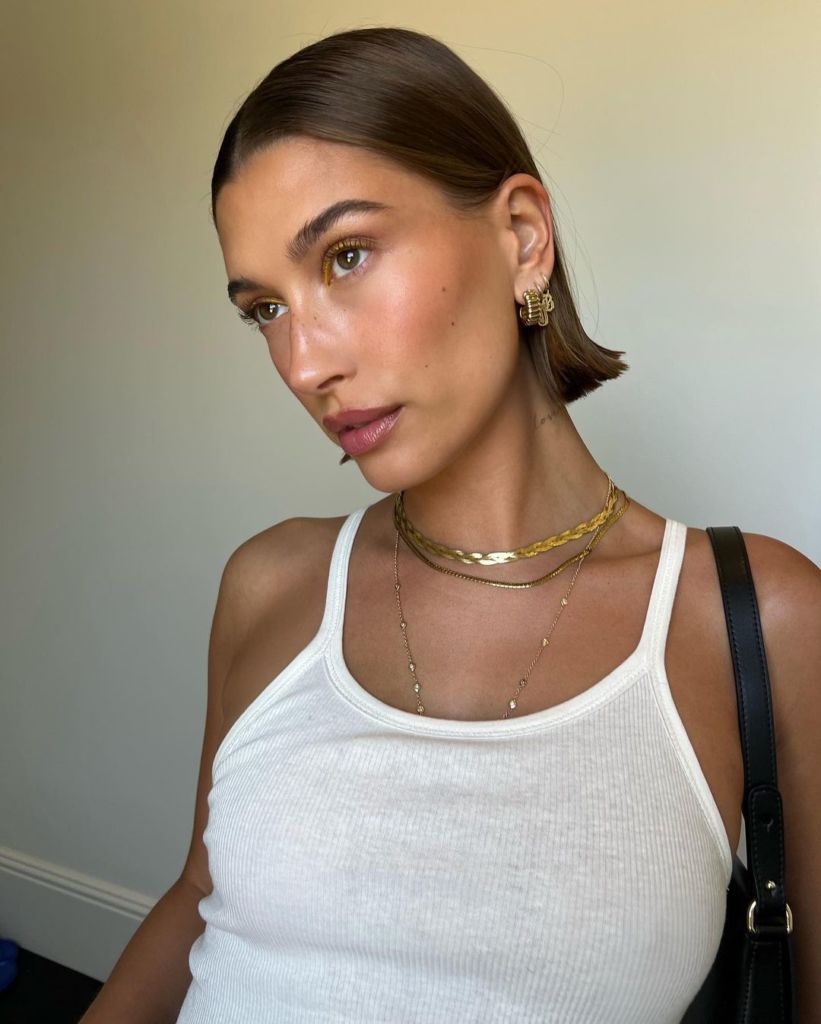 accesorios favoritos de Hailey Bieber 