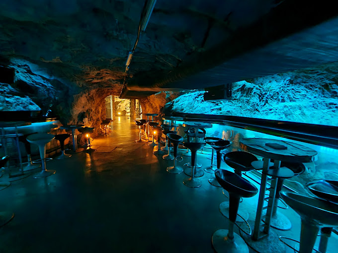 Existe un bar bajo tierra en México y el recorrido para llegar te dejará con la boca abierta