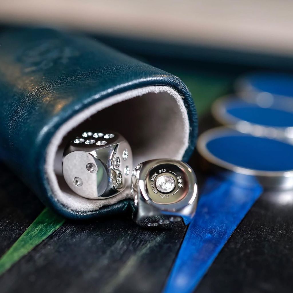 Tequila, joyería y Backgammon: el set de juegos que todo coleccionista debe tener en casa