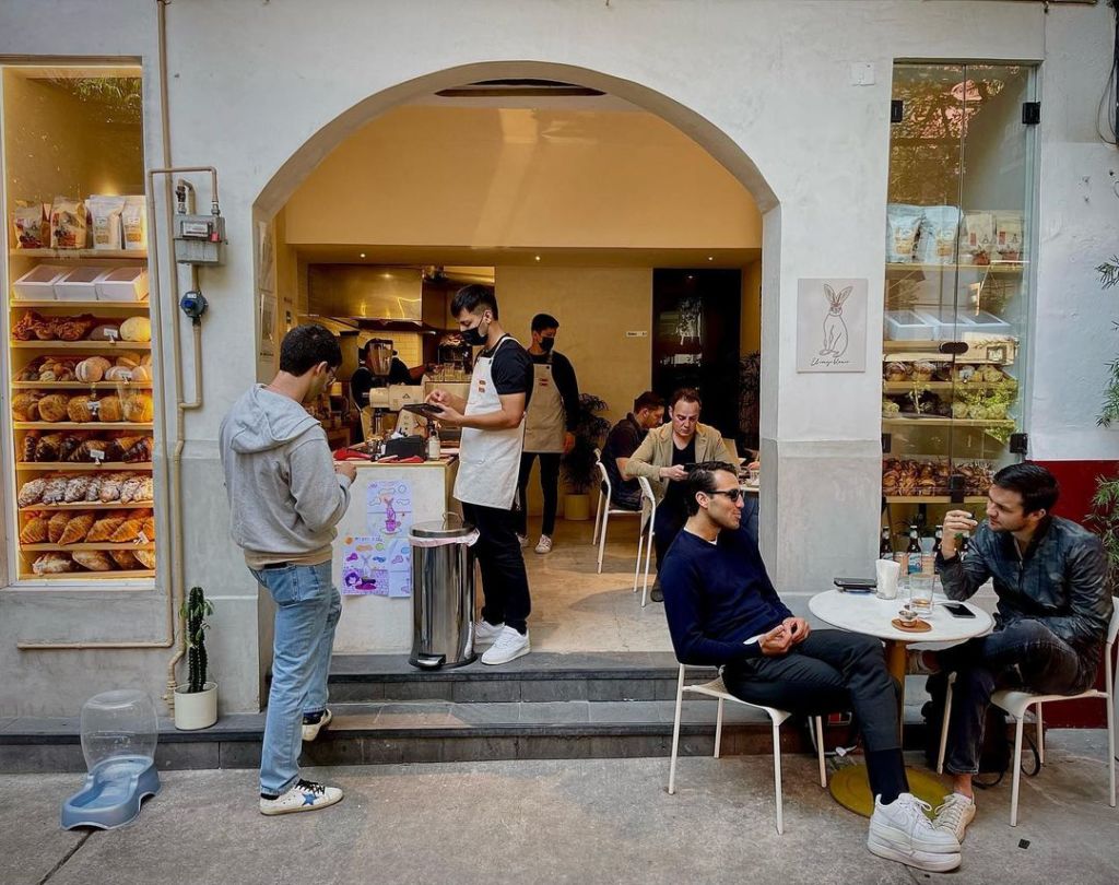 Conejo Blanco: la cafetería ‘aesthetic’ de Polanco con pan que te mueres de lo rico