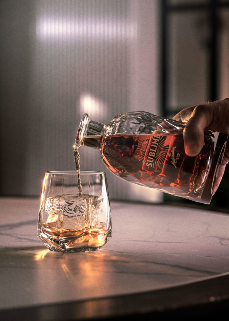 Una maestra ronera mexicana está detrás de esta botella de ultra lujo (solo existen 450 en el mundo)