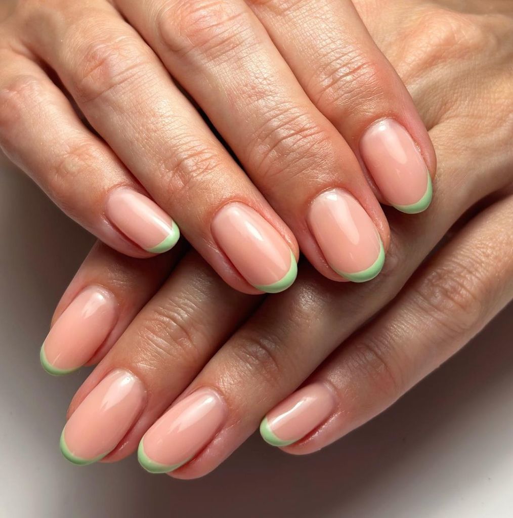 tendencia de uñas matcha latte