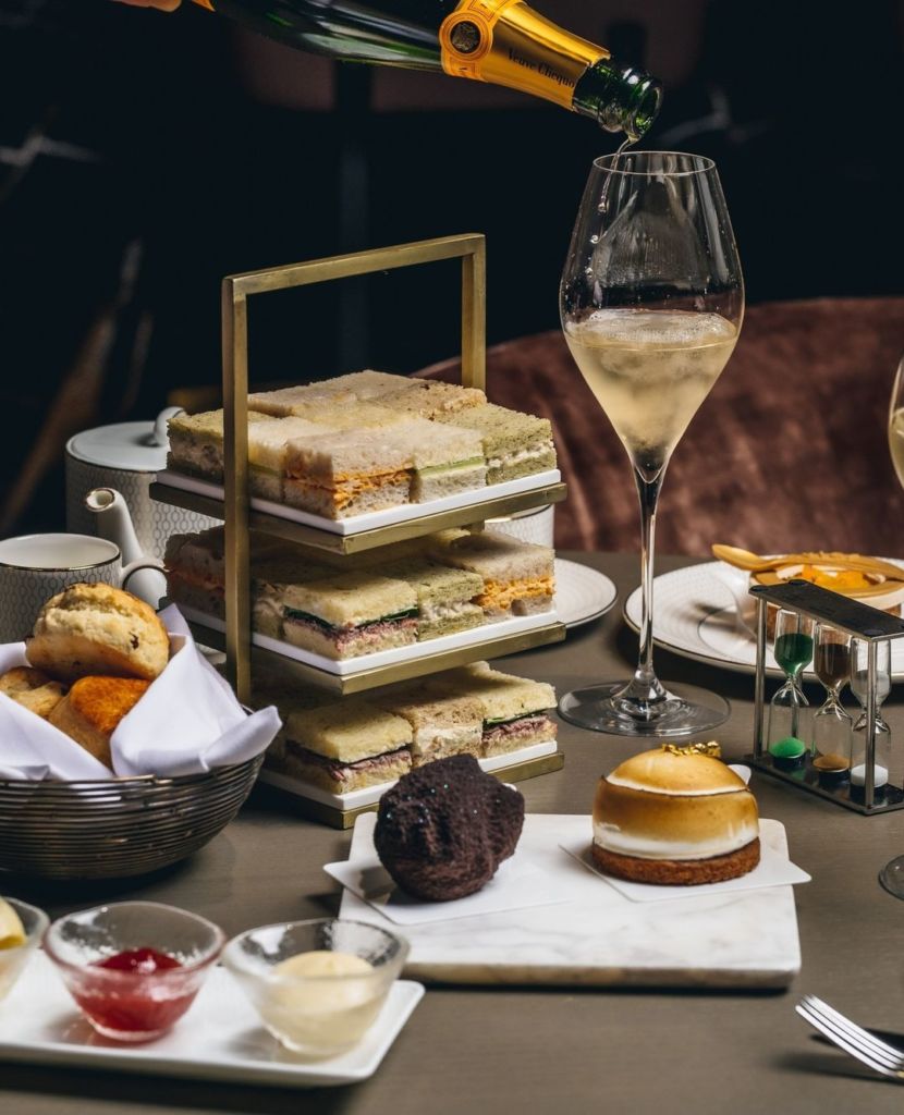 Descubre el hotel en Londres con un bar de champán secreto (muy cool, elegante y sofisticado) 