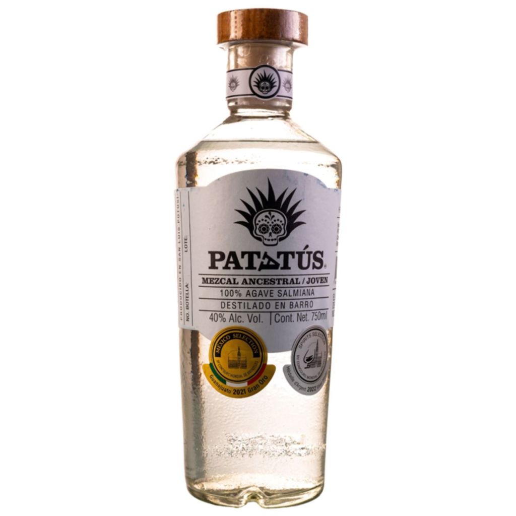 botellas lindas de tequila y mezcal