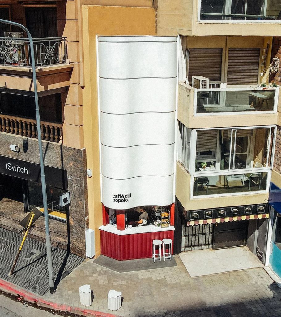 Descubre la cafetería más chiquita del mundo (es del tamaño de una mesa de ping pong) 
