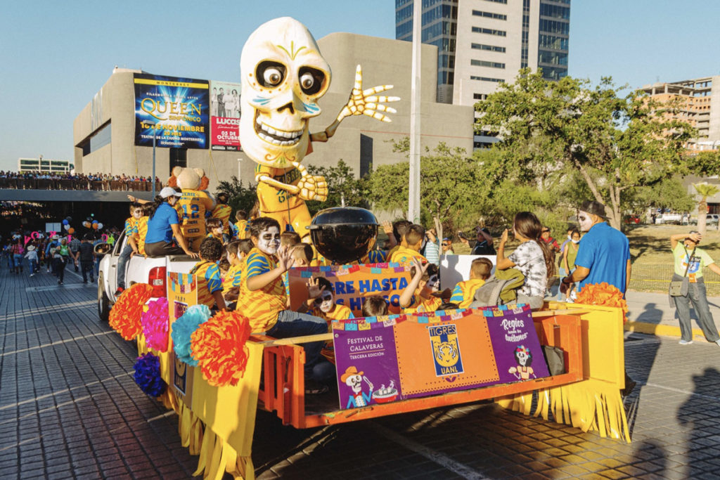 desfile de día de muertos en monterrey