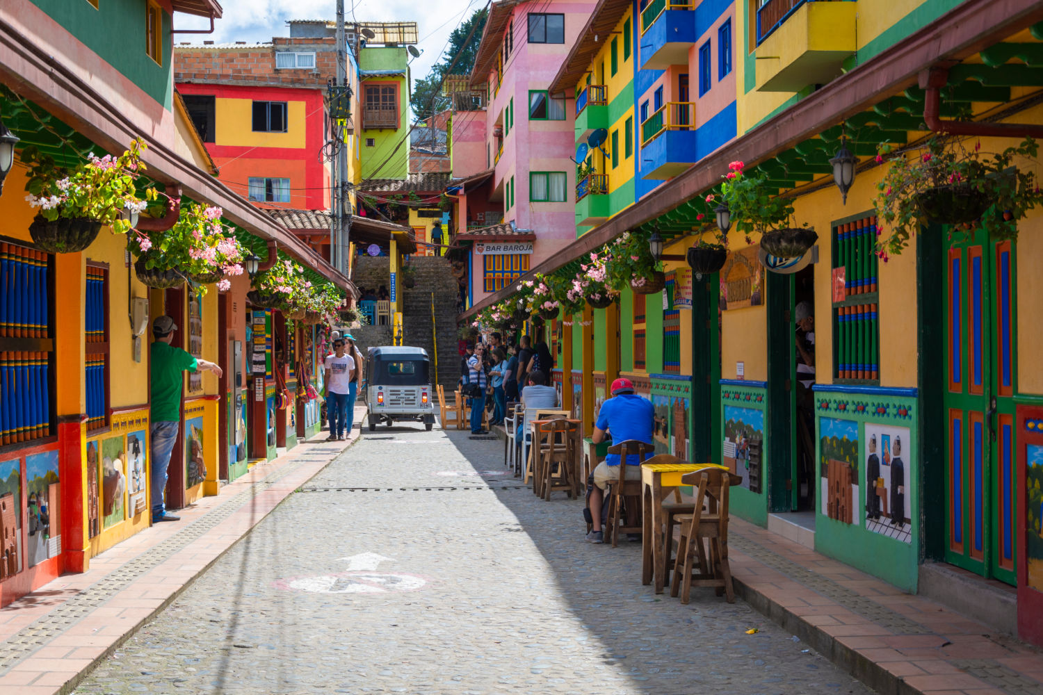 El pueblito más colorido del mundo que casi quedó sumergido bajo el agua El pueblito más colorido del mundo que casi quedó sumergido bajo el agua