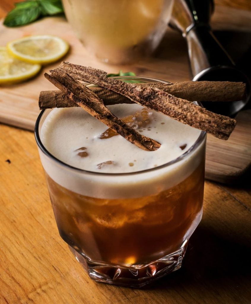 coctelería con licores mexicanos