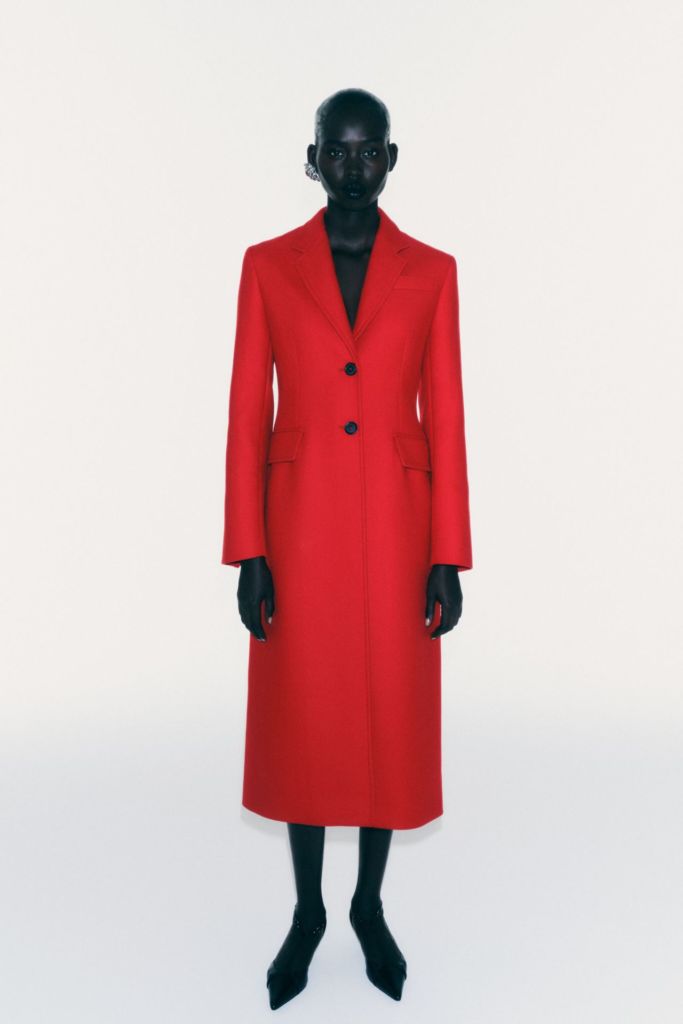 Moda otoño 2023 abrigo rojo 