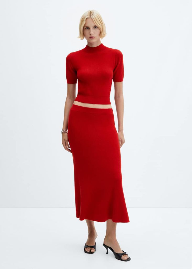 Moda otoño 2023 falda roja