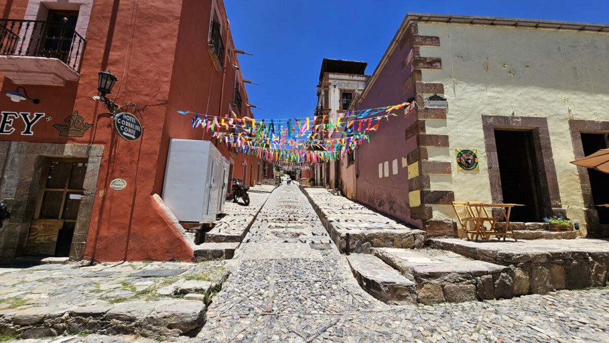 calle empedrada del Pueblo Mágico de Real de Catorce