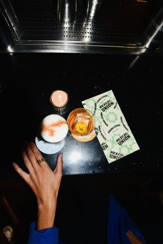 ¡Comienza la Semana Gitana! Aquí 5 experiencias con mezcal que podrás disfrutar en CDMX