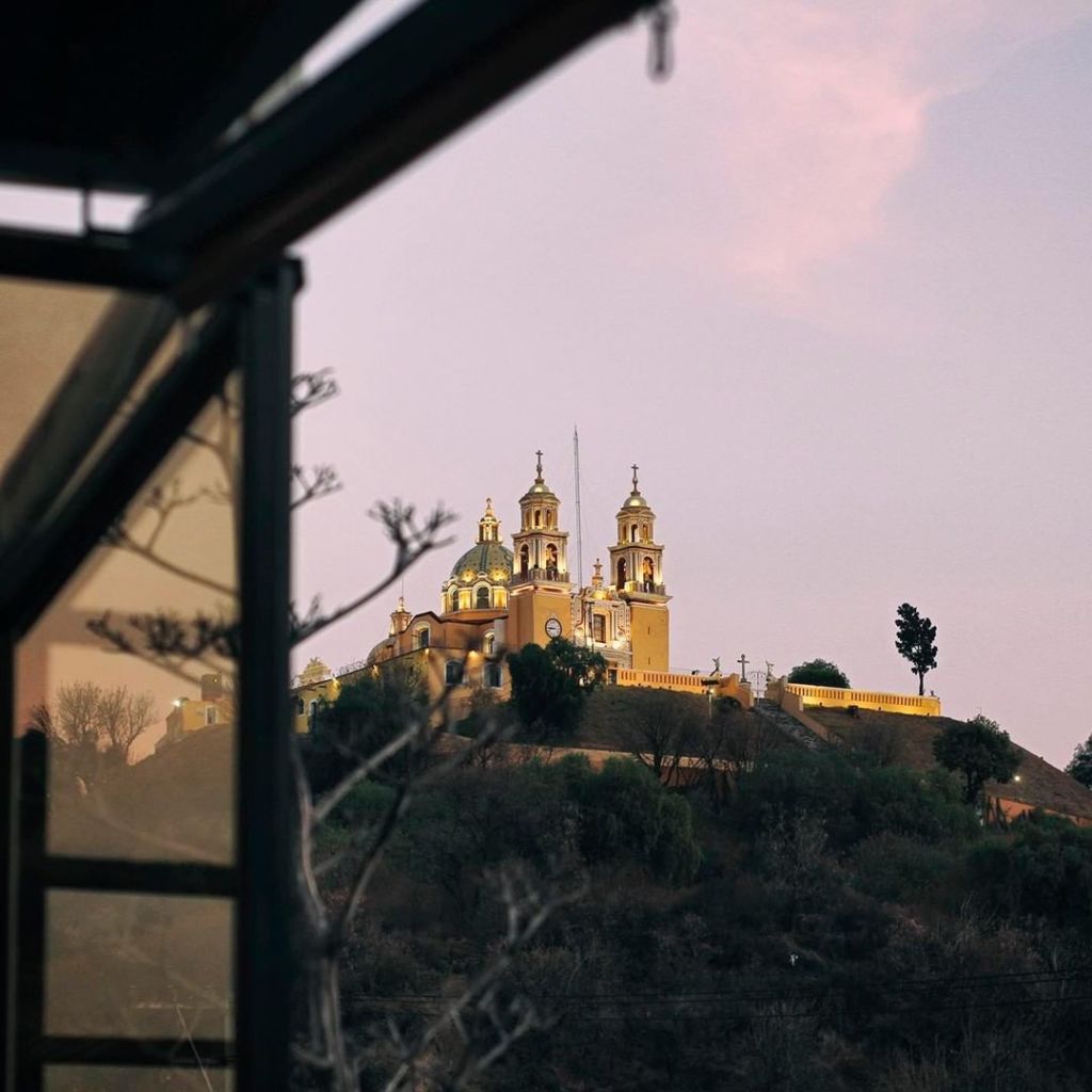 Este ‘speakeasy’ en Cholula tiene el rooftop con las vistas más bonitas de la Gran Pirámide