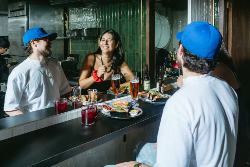 Hay una nueva Taquería Sin Nombre en la Roma y su menú te llevará de viaje por todo México (delicioso y con opciones veganas)