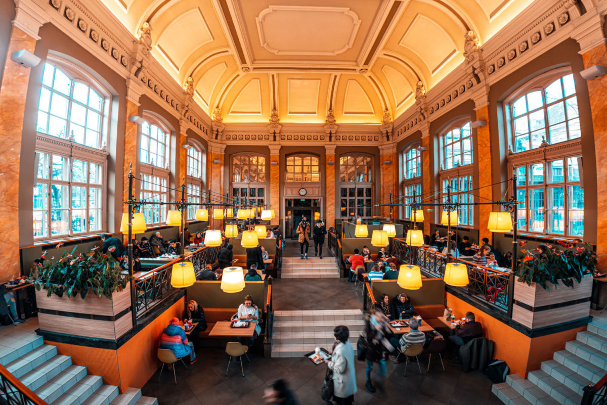 Interior del McDonald's de Budapest.