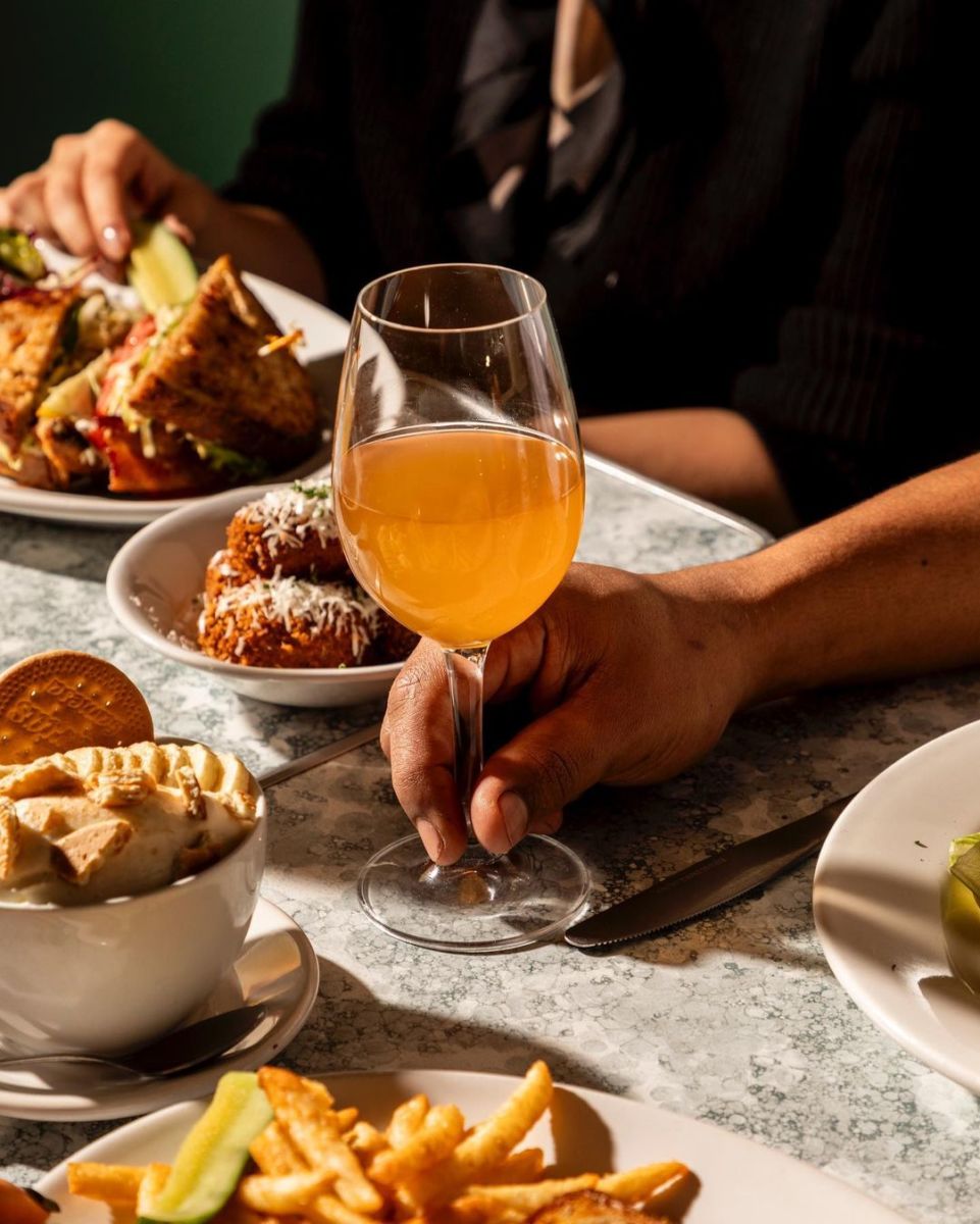 En este restaurante en la CDMX sirven cócteles todo el día (y son súper ricos)