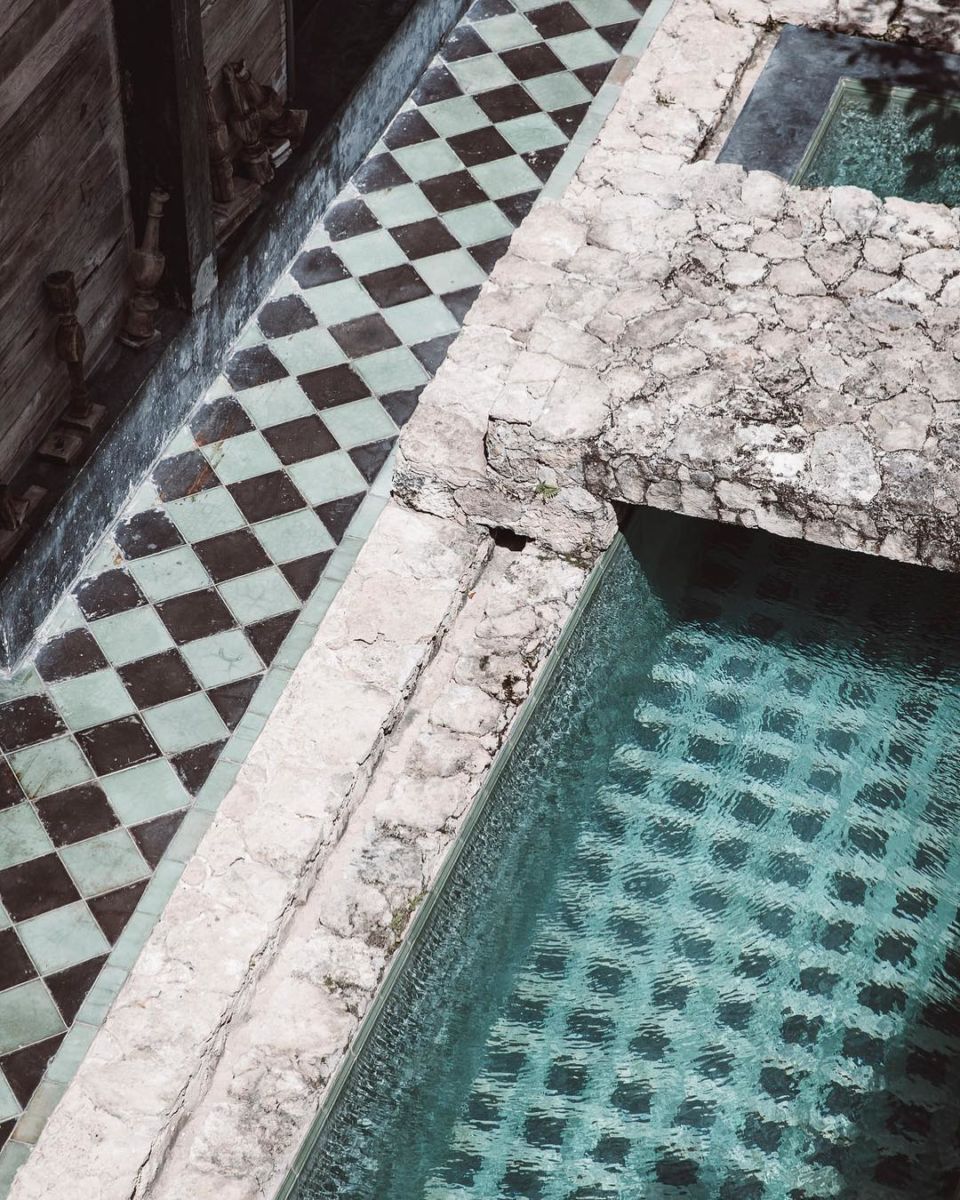 Hospédate en el hotel más bonito de Izamal y descubre su preciosa alberca de mosaicos