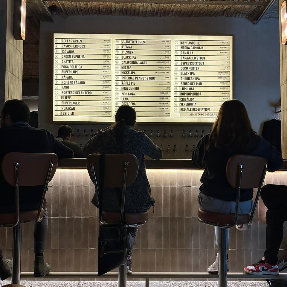 En este bar en Guadalajara podrás comprar cerveza artesanal local, nacional e importada