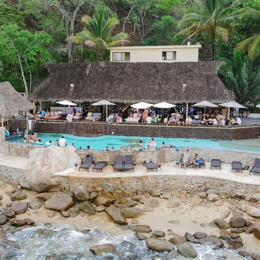 club de playa en bahía de banderas