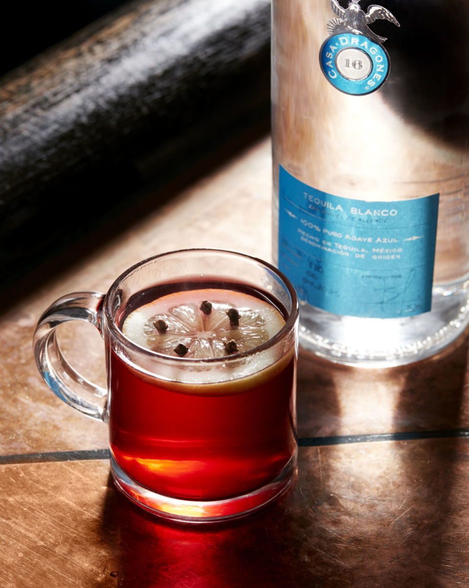 5 cócteles muy ‘aesthetic’ (y fáciles de preparar) para brindar esta Navidad 2023