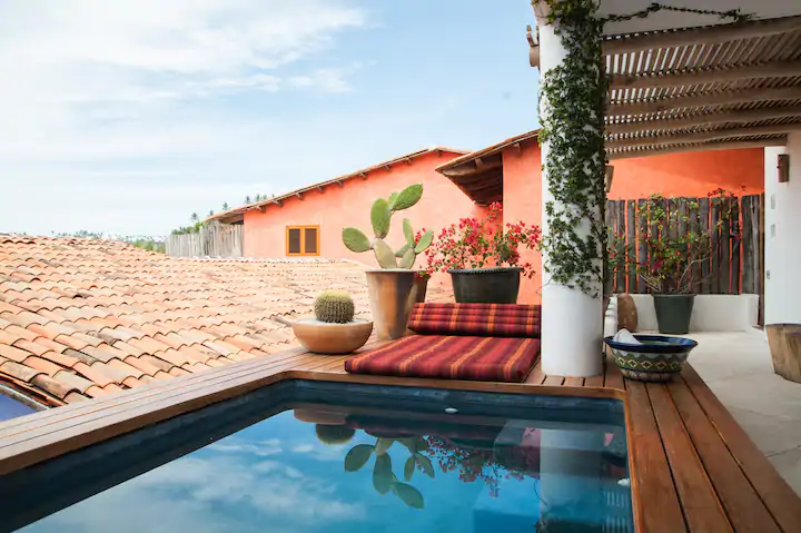 Terraza con alberca en Careyes