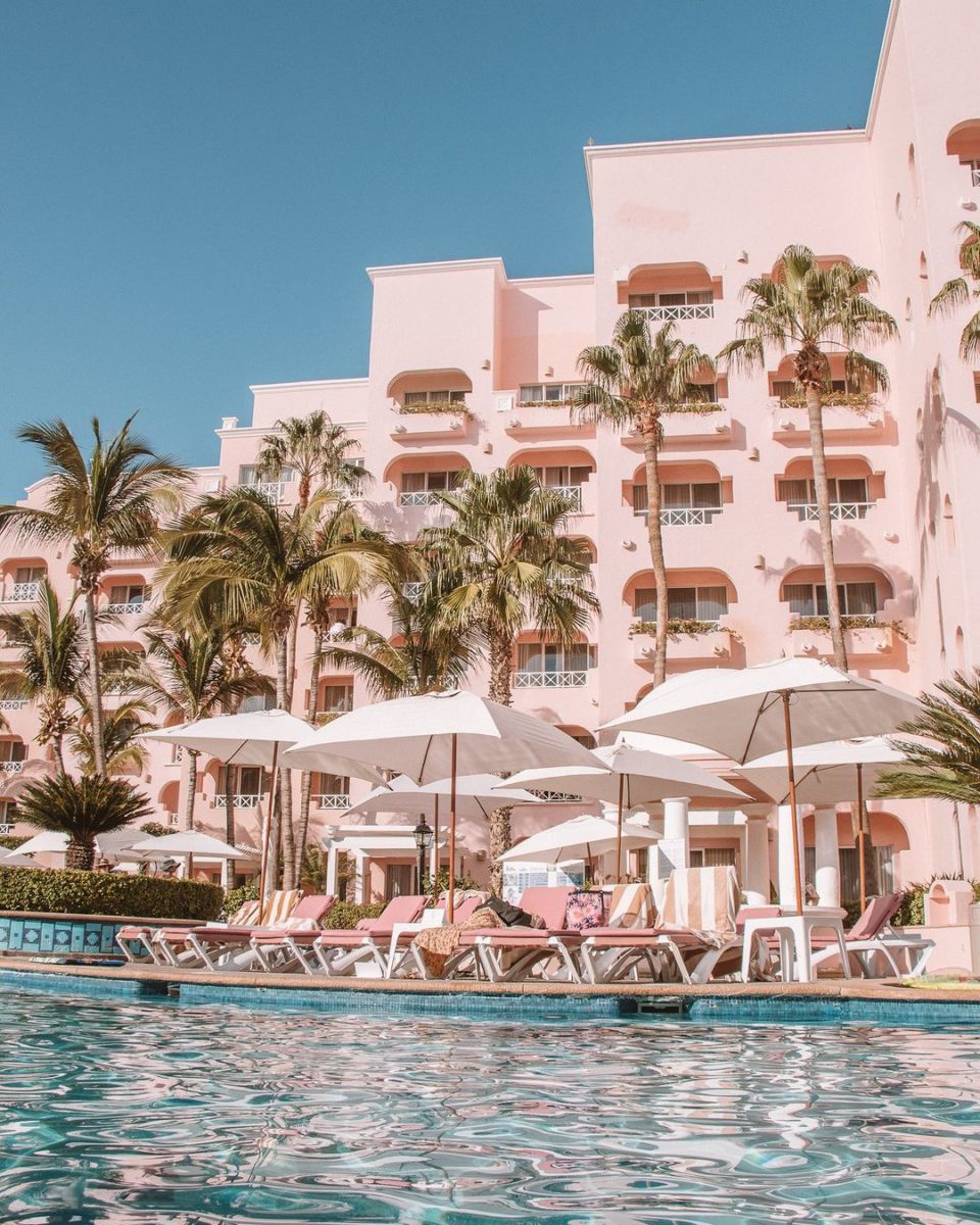 Este hotel rosa y retro podría ser el más Instagrameable de Cabo San Lucas
