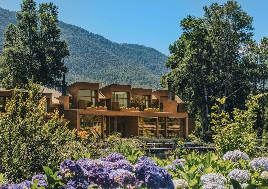 Este exclusivo hotel eco en los Lagos de Chile tiene las vistas más imponentes del volcán Villarrica