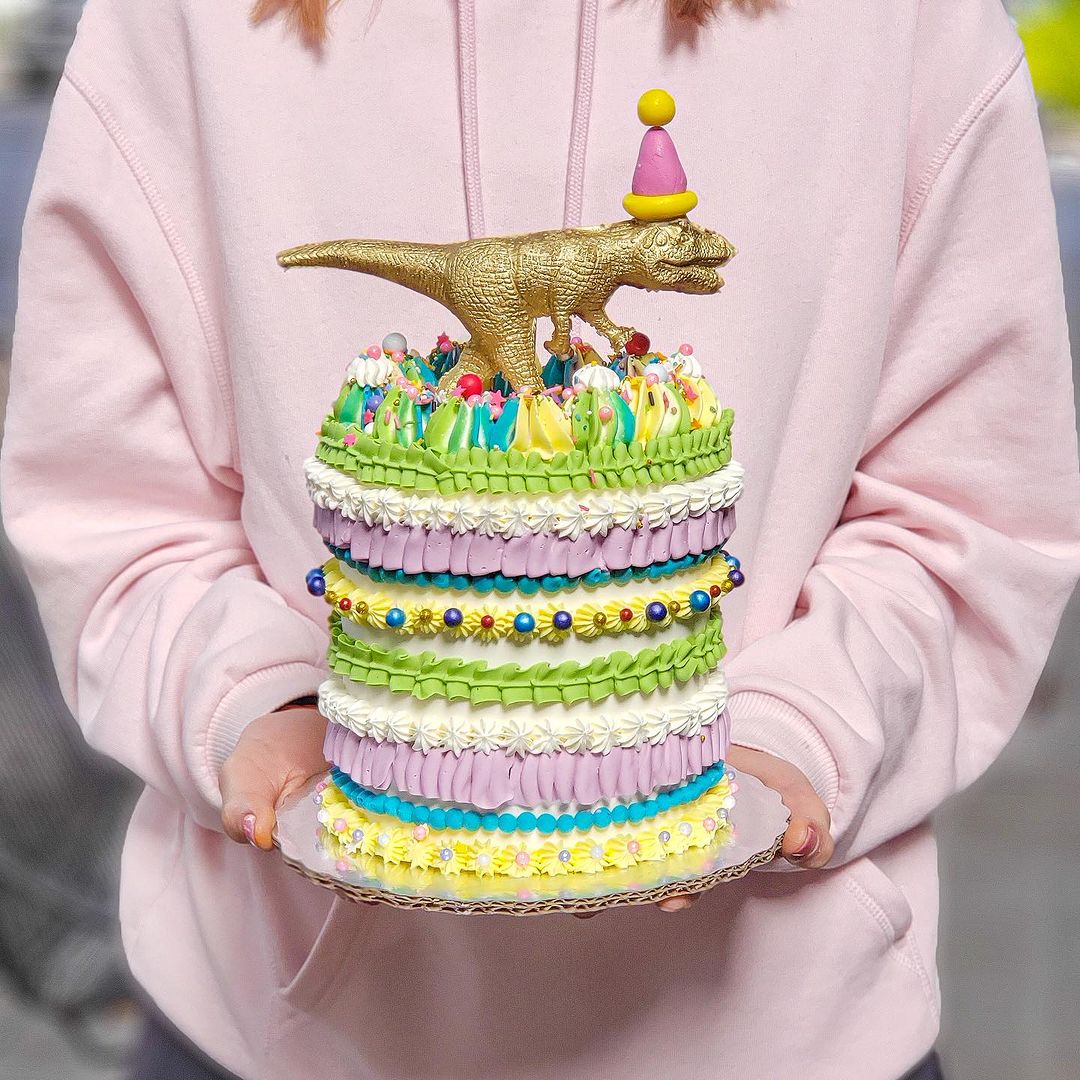Pastel con temática de T-Rex