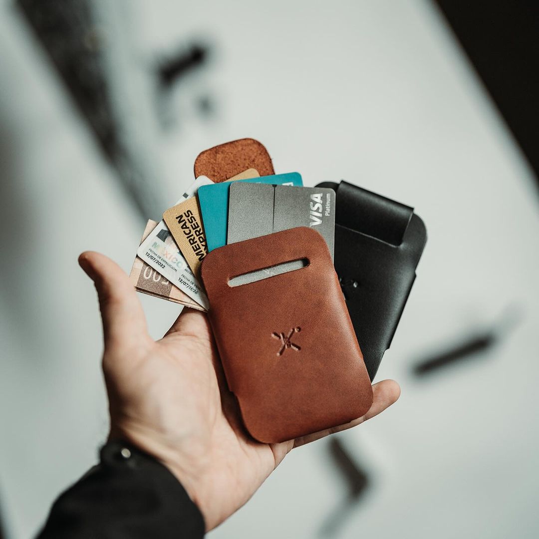 Tarjetero de cuero