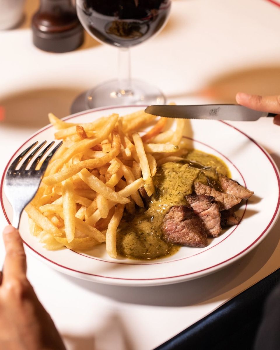 Prueba las ‘steak frites’ en Le Relais de Venise, el restaurante parisino de la CDMX