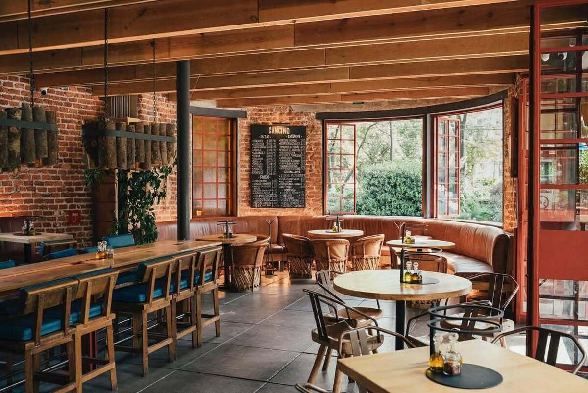 Interior del restaurante Cancino en Prado Norte, CDMX.