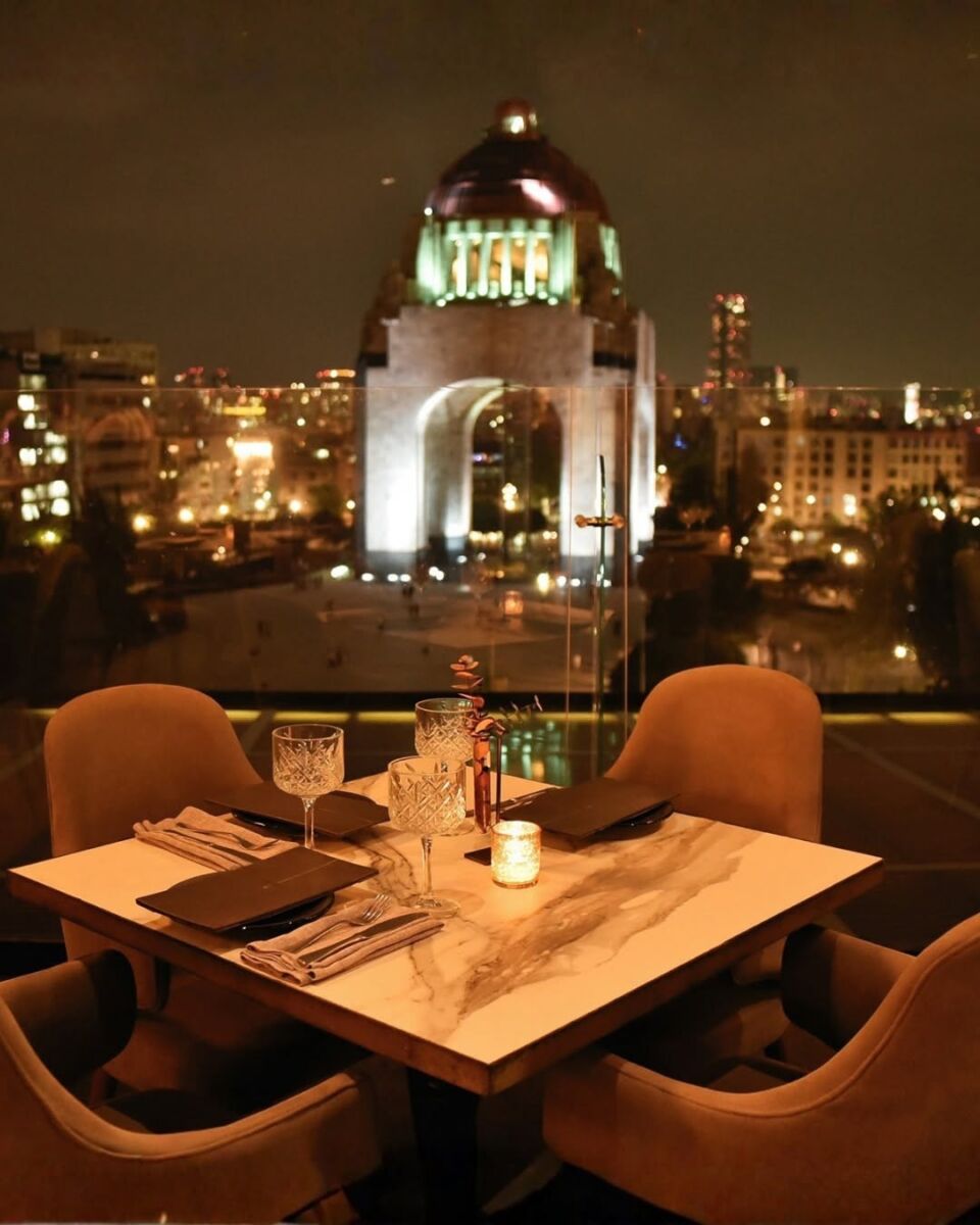 Terraza con vista al monumento a la revolución