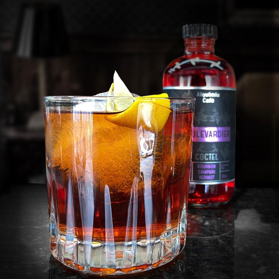 coctelería con café