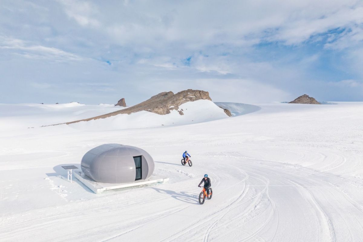 Duerme junto a pingüinos en el campamento más remoto del mundo, ubicado en plena Antártida