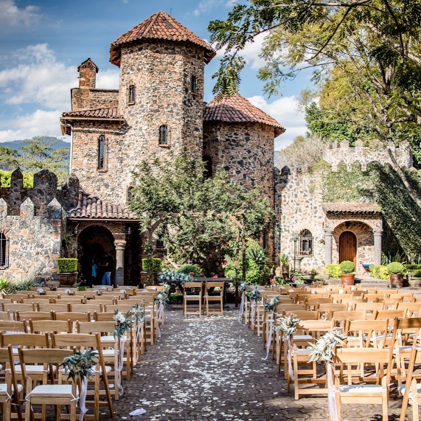 Deja todo y hospédate en este castillo de piedra a 2 horas de la CDMX