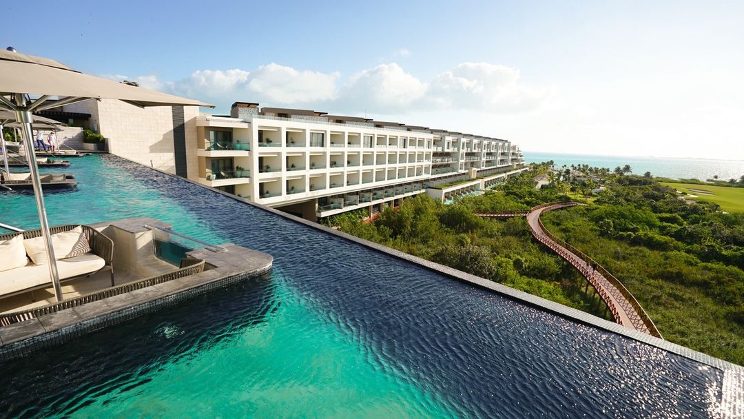 Atelier Playa Mujeres: el hotel de México con terrazas de agua para nadar 