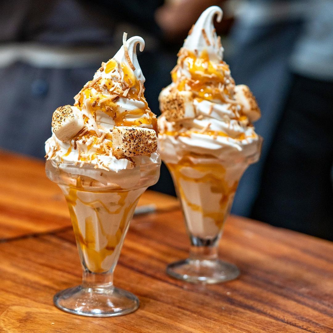 La nieve de coco con dulce de leche de la marisquería más famosa de la CDMX lo es todo (irte sin pedirla cuenta como pecado)