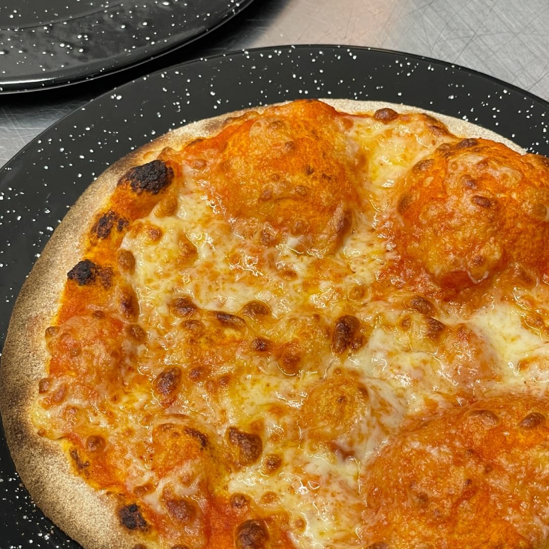 En esta pizzería de la Escandón se sirven platos ‘quesosos’ y los postres más sublimes 