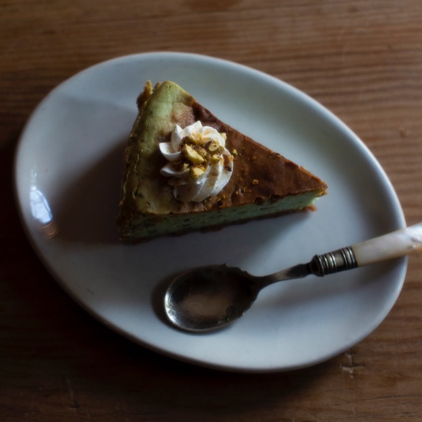 Cheesecake de pistache y cardamomo