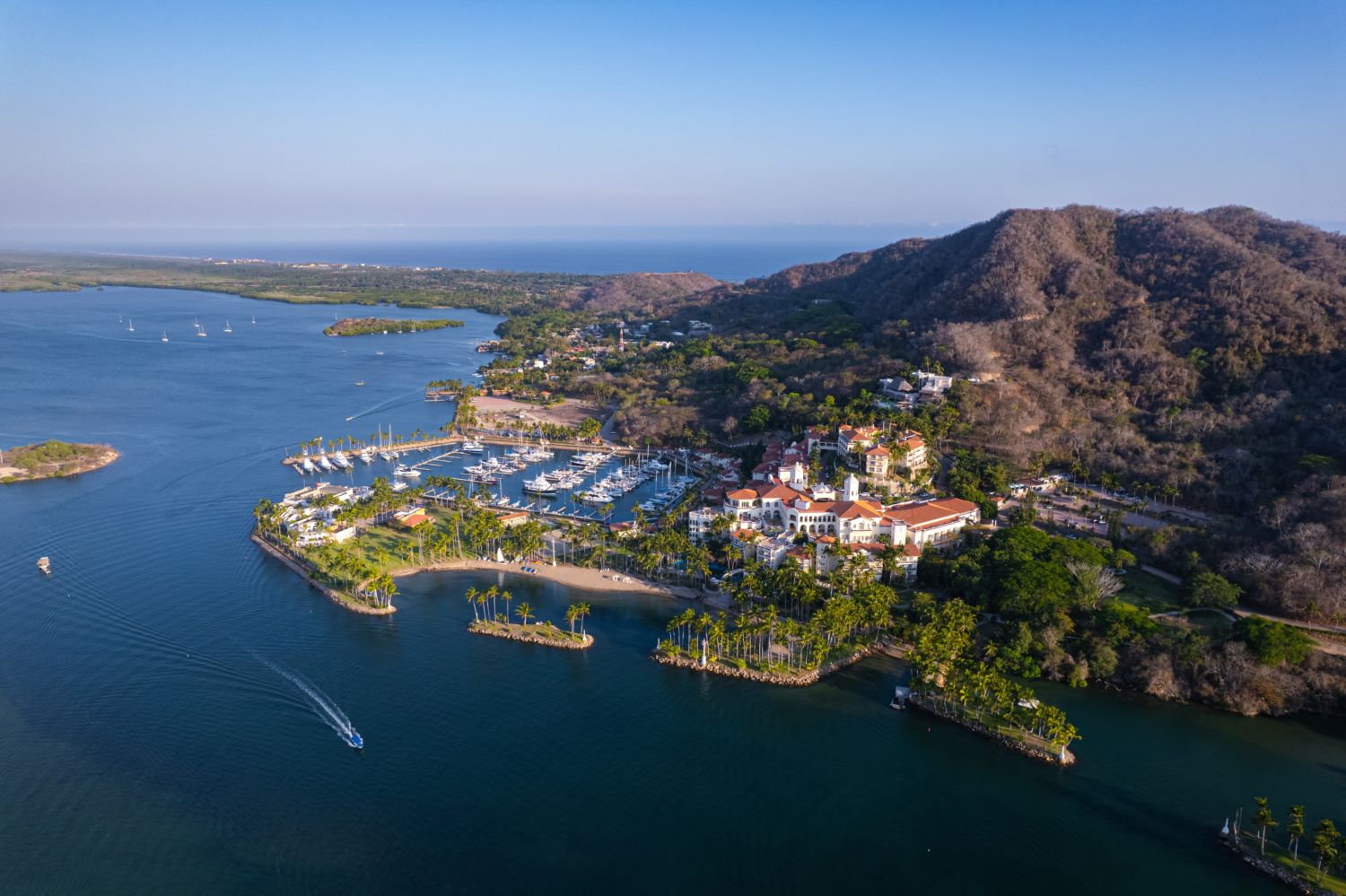 Barra de Navidad podría ser el pueblito de playa más subestimado