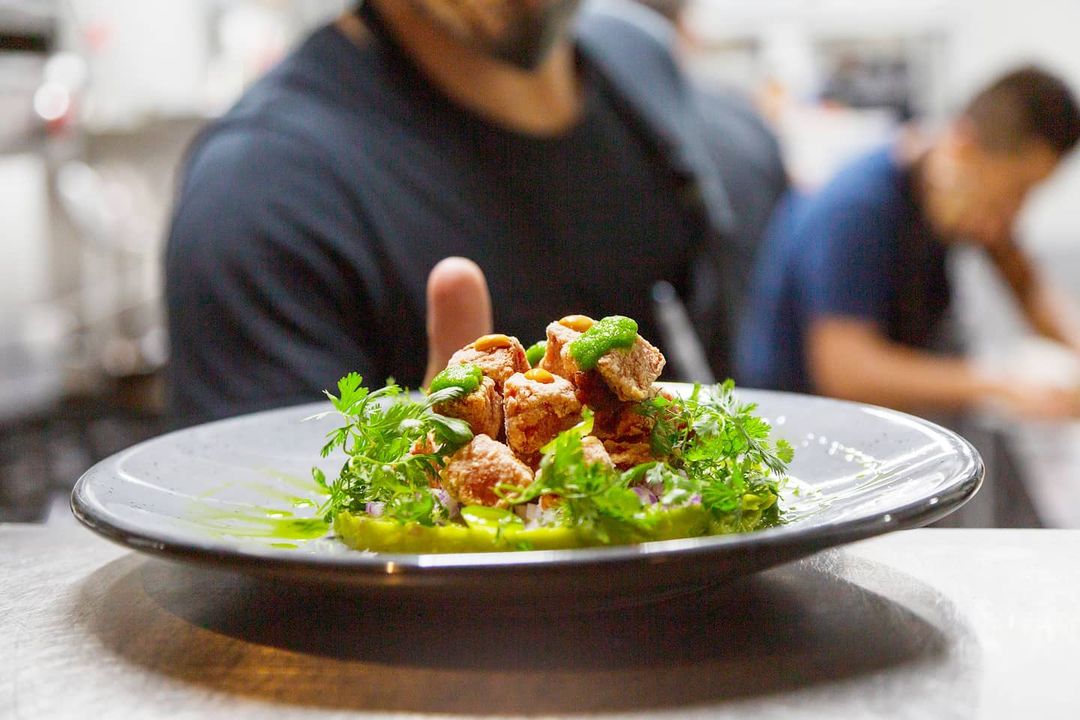 Carnitas de atún, mezcal y crème brûlée de mamey en este restaurante mexicano en la Roma