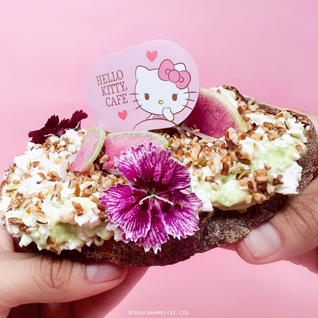 hello kitty cafe cdmx