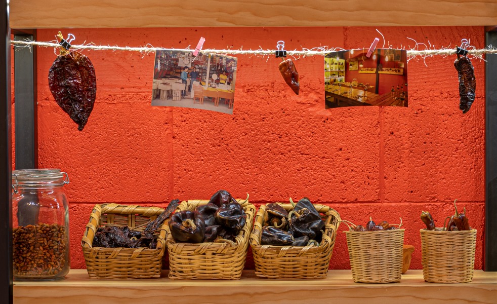 Jamás lo imaginarías pero el Mercado de Jamaica tiene un ‘speakeasy’ oculto dentro de una antigua tienda de chiles