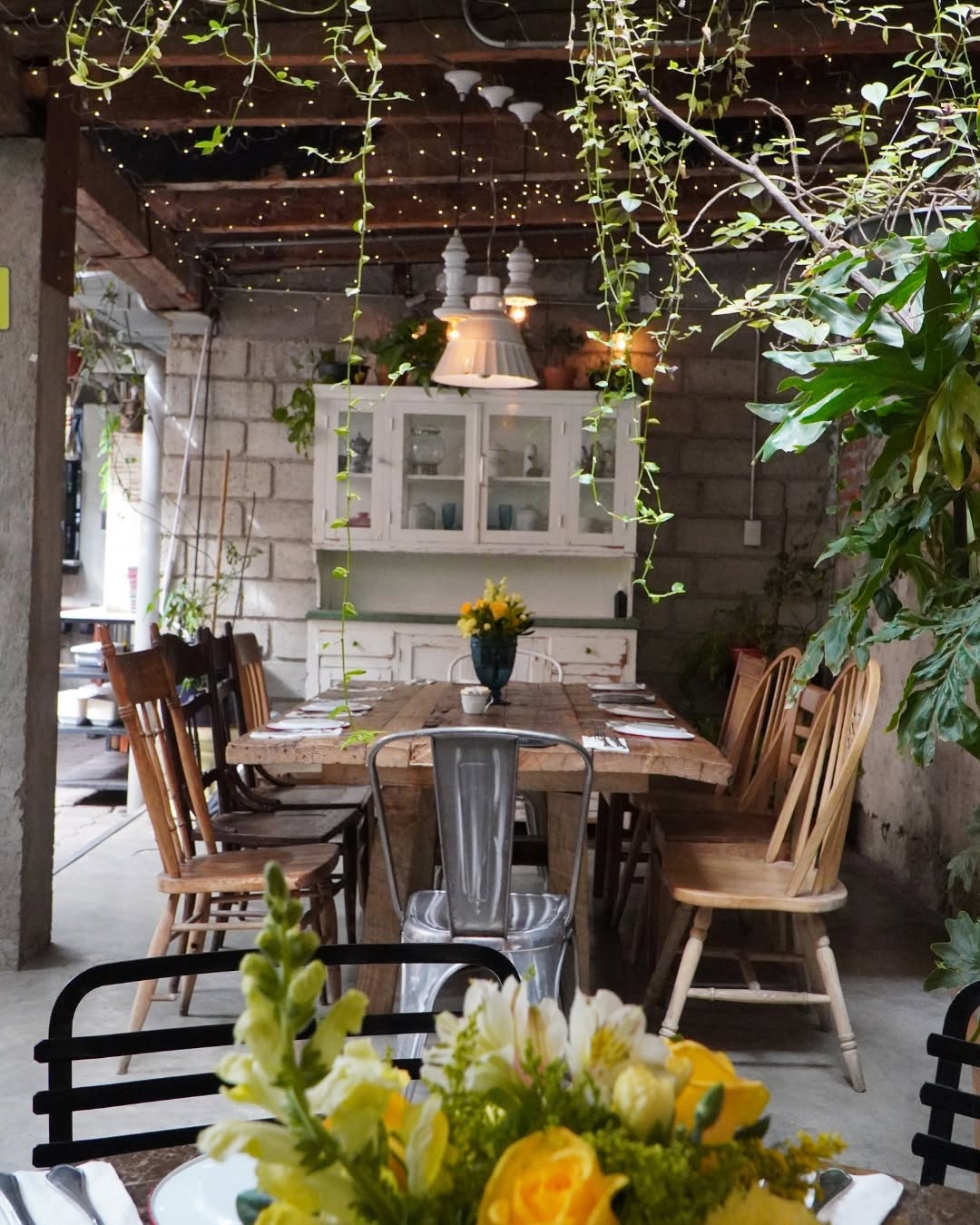 Mesas exteriores en el restaurante María Ciento38