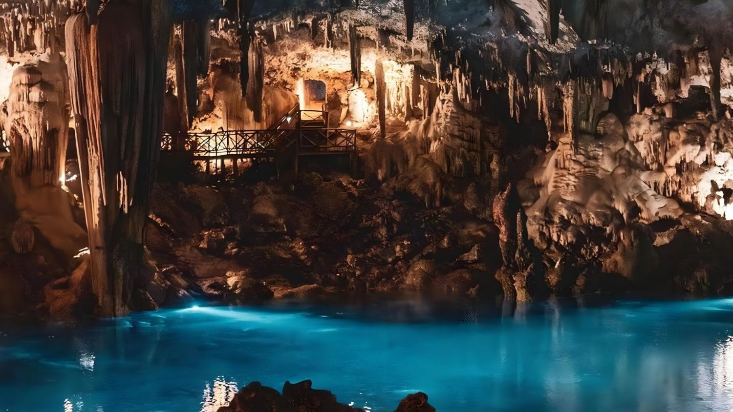 Restaurante dentro de cenote