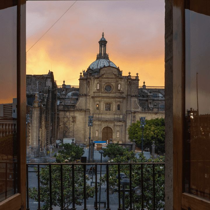 Hospédate en una casa de 1640 en pleno Centro Histórico de la CDMX y viaja al pasado con su arquitectura 