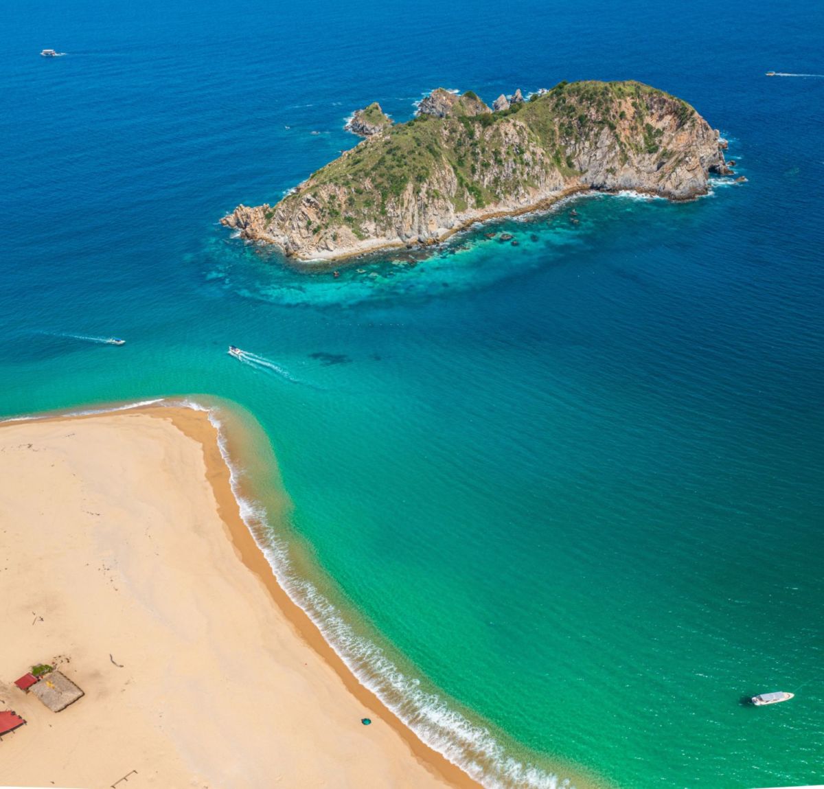 Hablemos del paraíso de playas casi vírgenes a las afueras de Huatulco (pocas olas y paisajes paradisiacos)